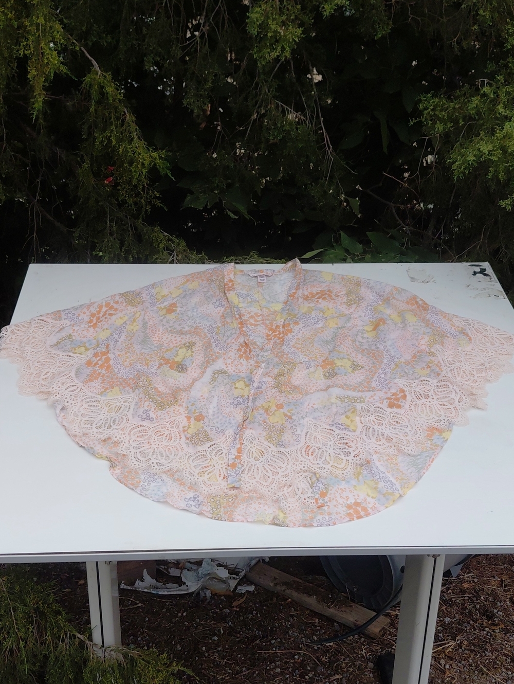 Victoria's Secret Pastel Floral Lace-Edge Kimono Wrap